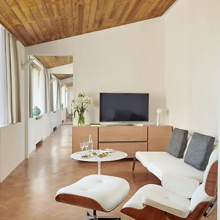 保拉别墅酒店 酒店