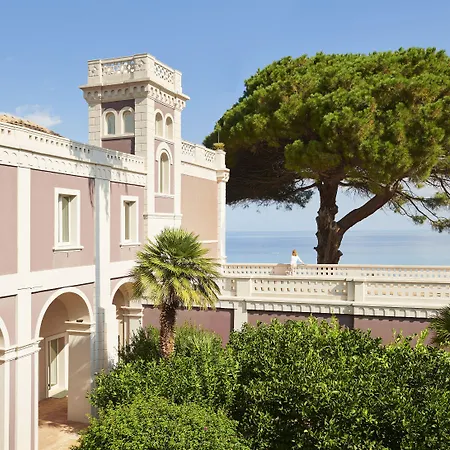 Ξενοδοχείο Paola 5*