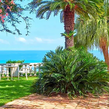Paola Hotel